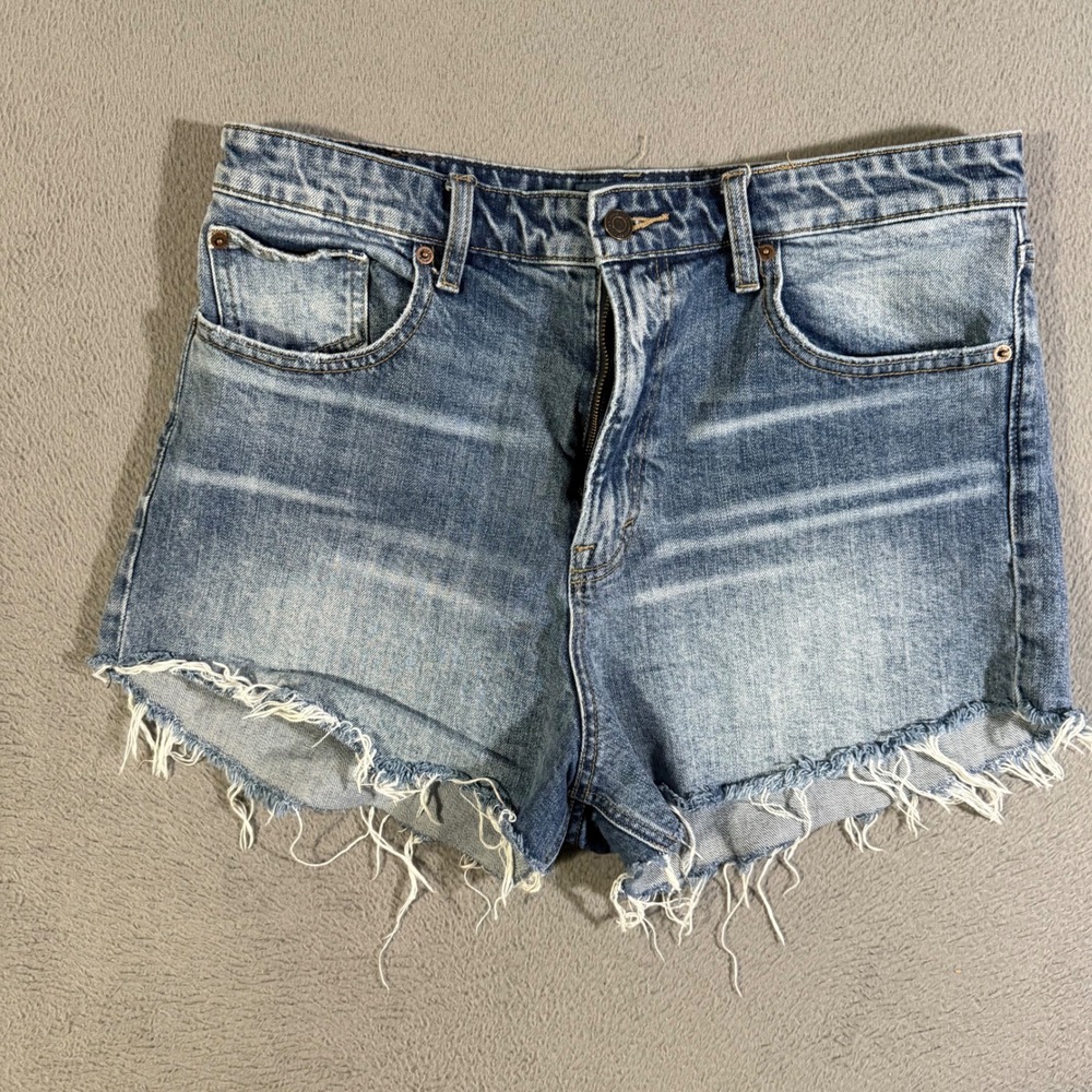 Lucky Brand Denim‎ Shorts Women's Size 14/32 Frayed Hem Blue Wash Casual